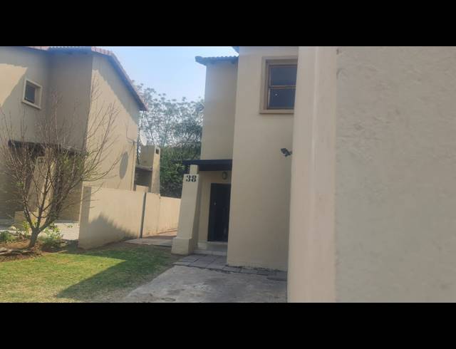 3 BEDROOM TOWNHOUSE FOR SALE IN WATERVAL EAST